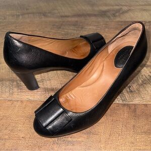 Clarks Leather Heels Bow Accent Chunky Heel